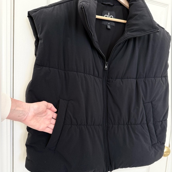 ALO yoga Incline Puffer Vest - Picture 6 of 15
